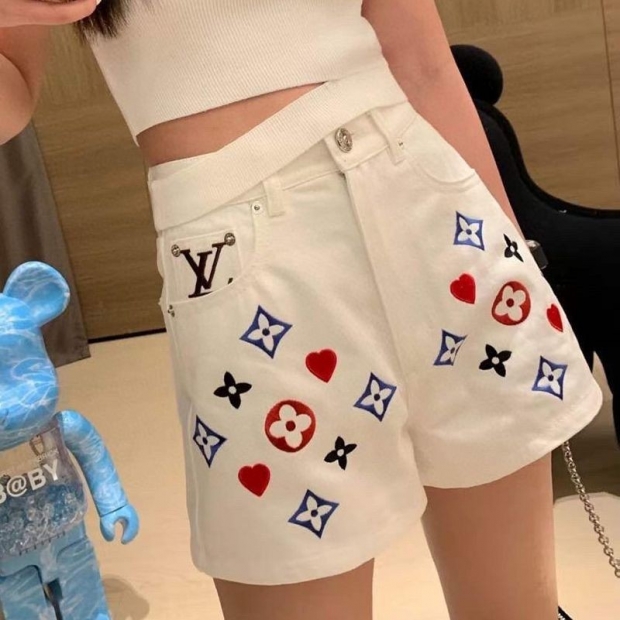 Lowest price challenge ☆ Louis Vuitton shorts parody ☆ Monogram Giant ☆ vuo71726