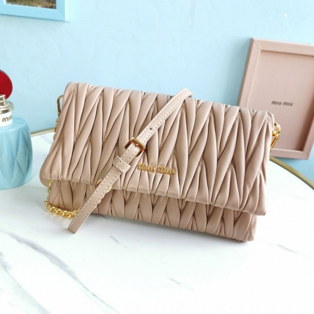 Very popular!! New color Miu Miu replica matelasse nappa leather bag myz34040