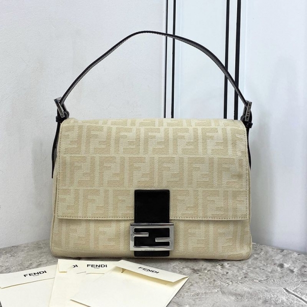 Fendi replica underarm bag not available in Japan fee67941