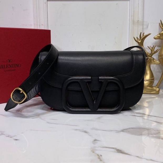 Popular all over the world? Valentino Shoulder Bag Replica V Logo SUPERVEE Leather Crossbody Bag Vun46531
