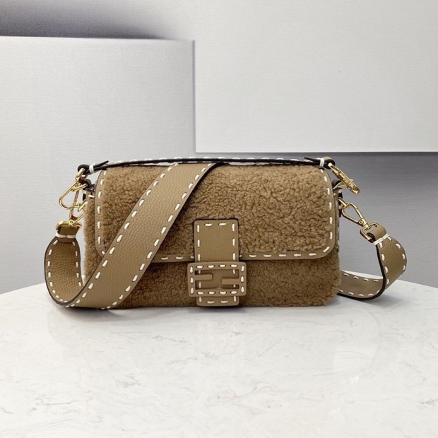 Very popular! Fendi Baguette replica sheepskin bag fee80232