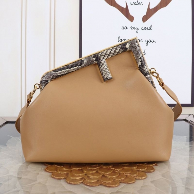 ☆Super popular☆Fendi first copy beige leather bag with exotic details 8BP129AGWRF1GEM
