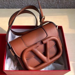 Very popular! Valentino shoulder bag replica V logo SUPERVEE leather crossbody bag Vue48622