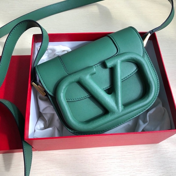 Valentino shoulder bag not available in Japan, replica V logo SUPERVEE leather crossbody bag Vug17349