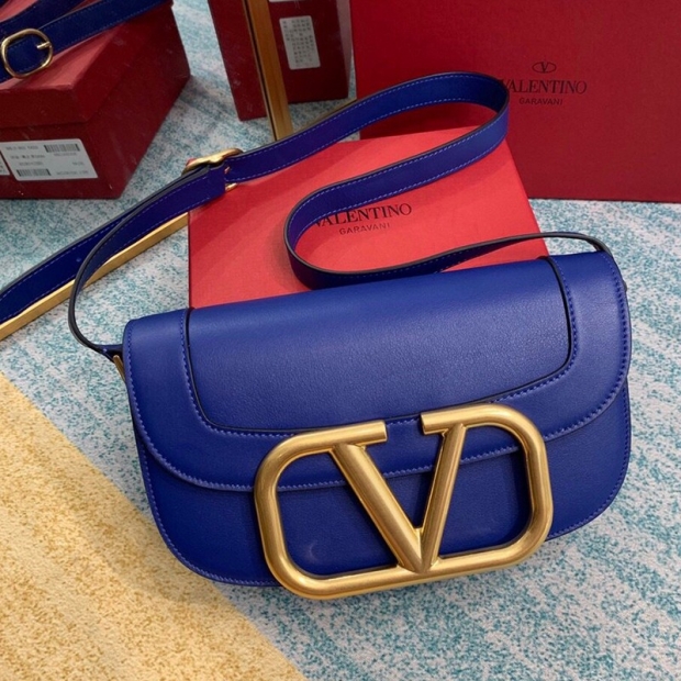 Classic Valentino Shoulder Bag Replica V Logo SUPERVEE Leather Crossbody Bag Vuj81448