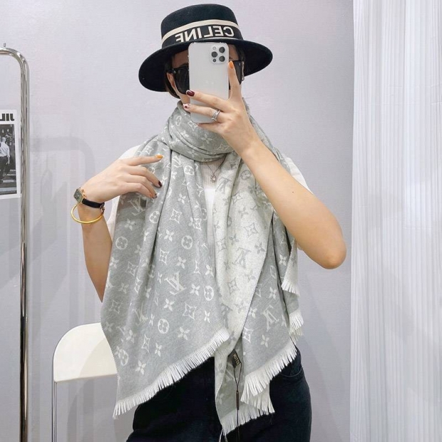 Stylish? Louis Vuitton Cashmere/Silk Scarf Replica vuu47655