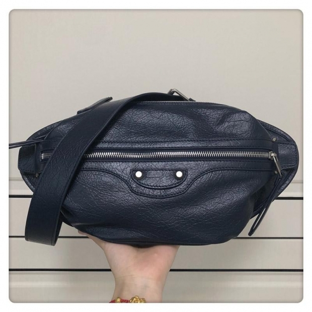 Love at first sight? New Balenciaga Everyday Waist Pouch Replica baa40883