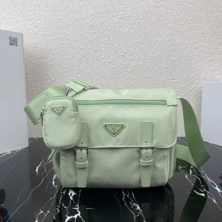Super hot topic! Prada lightweight nylon shoulder bag replica? puh65249