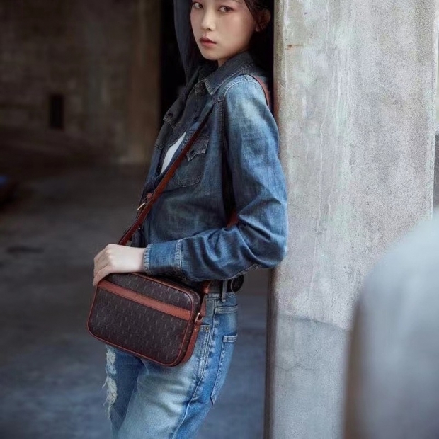 Very popular! Saint Laurent shoulder bag replica ☆ Lou quilted leather camera bag Sac85306