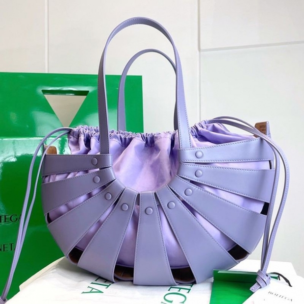 Rare Bottega Veneta Shell Replica Medium Tote Bag bop16920