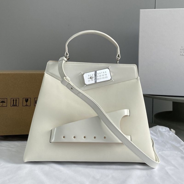 Not available in Japan Maison Margiela Snatched Replica Medium Top Handle Bag Mat37044