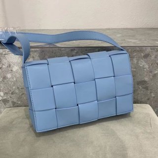Popular all over the world? Bottega Veneta Replica Cassette Crossbody Bag bot82945