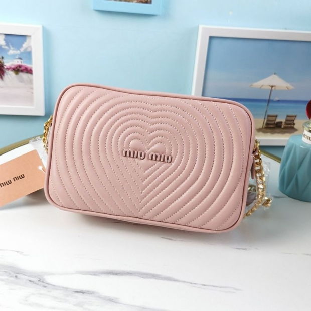 Very popular! Miu Miu matelassé lambskin replica heart embossed mys71350