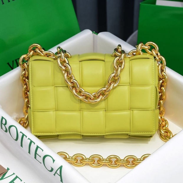 Classic Bottega Veneta The Chain Cassette Replica Leather Crossbody Bag bor25559