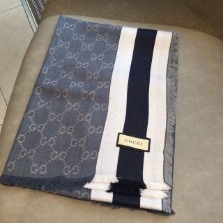 The rising popularity of Gucci's GG wool lamé jacquard scarf/muffler guj76981