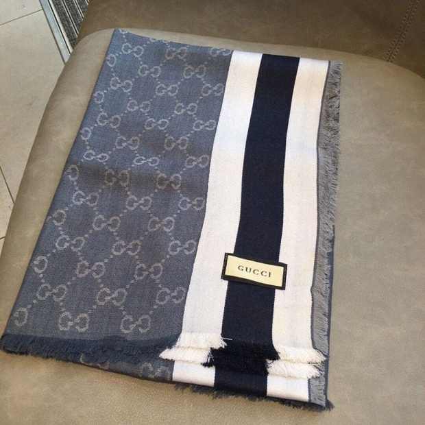 The rising popularity of Gucci's GG wool lamé jacquard scarf/muffler guj76981