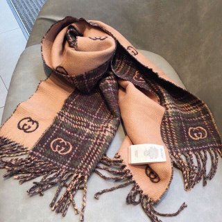 Eye-catching color Gucci check cashmere scarf gus90494