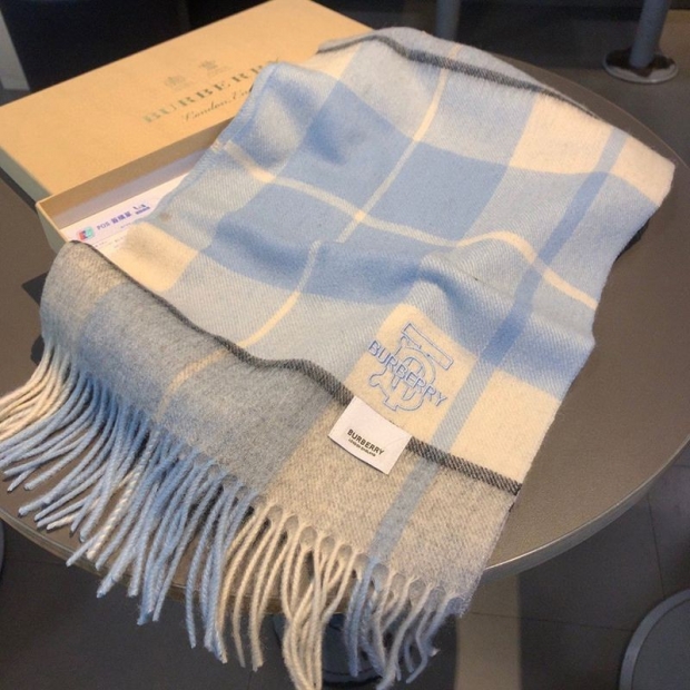 New for Autumn/Winter Burberry Classic Cashmere Check Scarf Ban12146