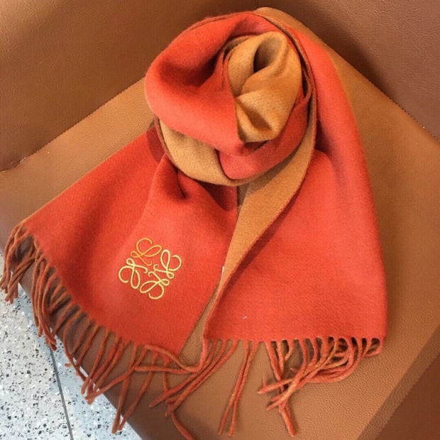 Love at first sight? Loewe Bicolor Scarf Replica (Wool & Cashmere) loj18440