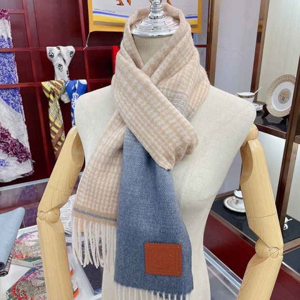 New for Spring: Loewe Gradient Check Scarf Replica (Cashmere) lor62732