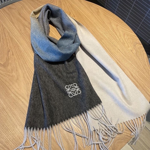 Very popular all over the world? Loewe gradient scarf replica (wool & cashmere) lom29776
