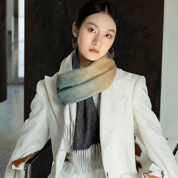 ★Popular in Japan! Loewe fake striped scarf (cashmere) loc69747