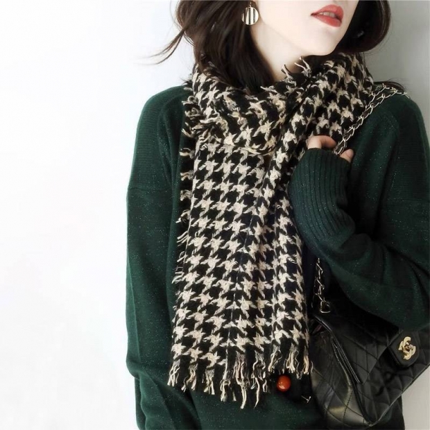 ☆Super popular☆ Stylish? Dior check scarf copy ★Featured in Very★ des50126