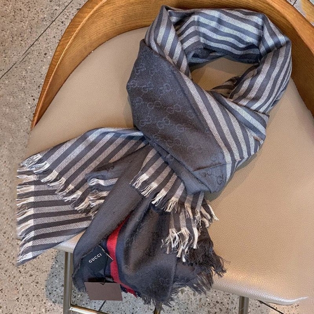 Rare Gucci GG wool lame jacquard scarf/muffler guf88621
