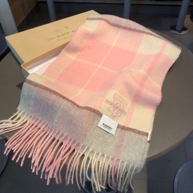 Very popular Burberry Classic Cashmere Check Scarf Replica Bar91048