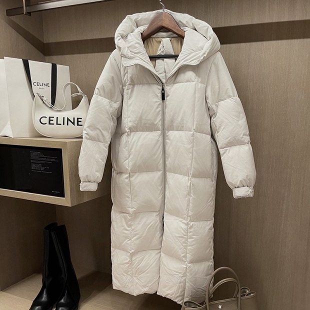 ★Popular in Japan! Max Mara fake long down jacket in white mai15846