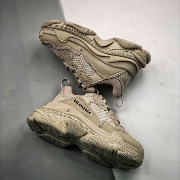 Very popular! Balenciaga Triple S fake sneakers baa55231