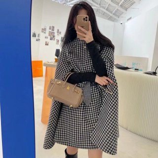 The rapidly growing popularity of Max Mara's checked cashmere cape mat97537