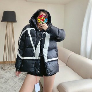 Competition: Valentino Moncler replica down jacket with logo Vue37116