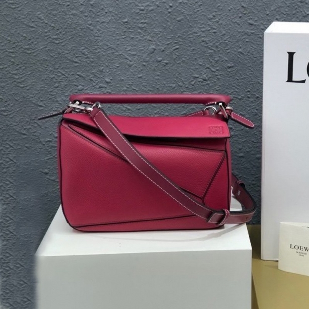 Popular all over the world? Loewe Puzzle Bag Replica Tricolor Shoulder Bag lov78566