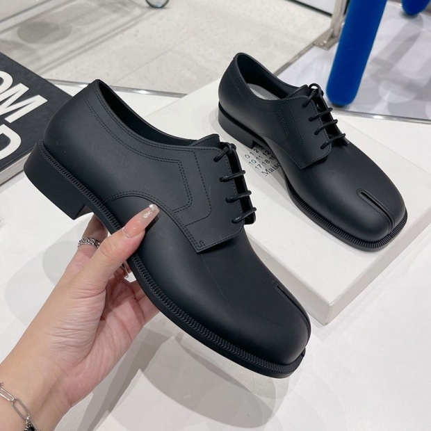 New for Autumn/Winter: Maison Margiela Replica Tabi Calf Leather Lace-up Shoes, Black, 3.5cm Heel, Mac78172