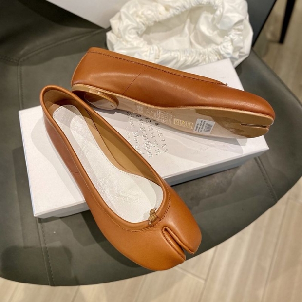 Very popular Maison Margiela leather ballet shoes replica Mao70500