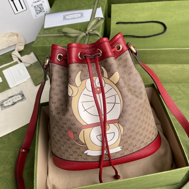 21AW New Doraemon x Gucci ★ GG Logo Small Bucket Bag Replica guh38820