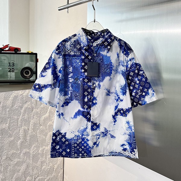 Very popular all over the world? Louis Vuitton Monogram Bandana Short Sleeve Shirt Replica 1AA4UD