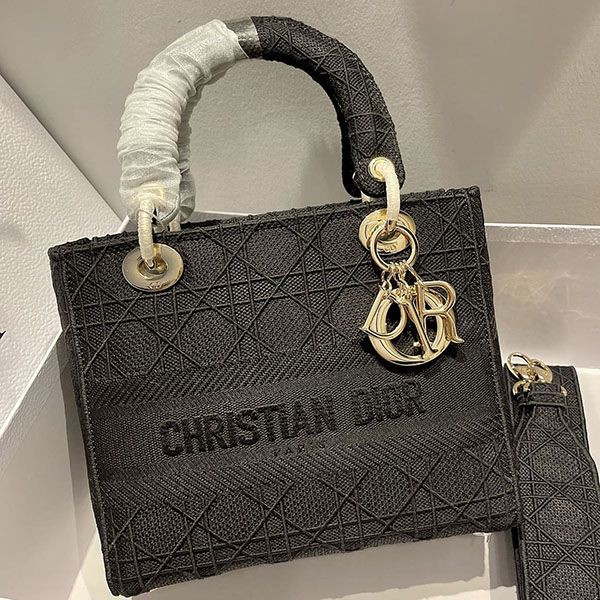 Super low price! Dior embroidered Cannage bag dem43535