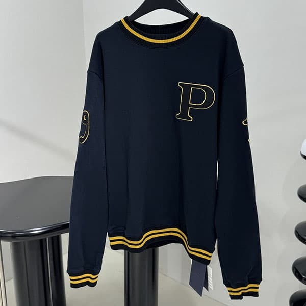 Cheap price! Replica Prada long sleeve sweatshirt with sleeve logo pux72720