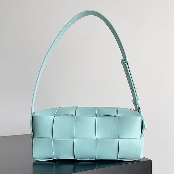 Immediate delivery Bottega Veneta Small Brick Cassette Shoulder Bag Replica bog74704