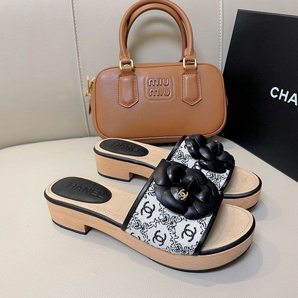 The fluffy texture is so cute! Chanel sandals replica shz38571