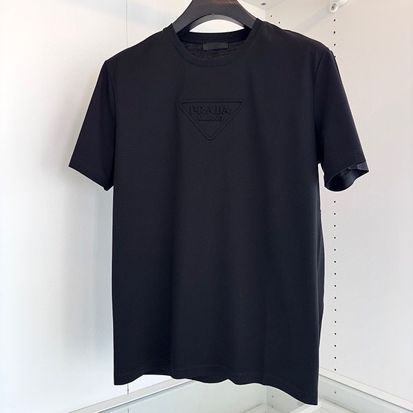 Very popular all over the world? Prada embossed chest logo T-shirt copy pup34546