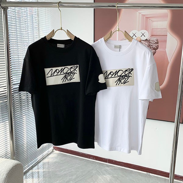 Immediate delivery Moncler 1952 logo patch short sleeve T-shirt replica 2 colors mod98820