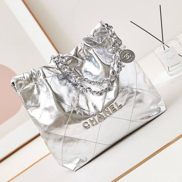 Reserved Chanel 22 Mini Handbag shc90500