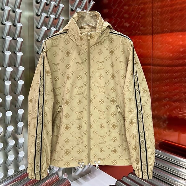 ConvenientLouis Vuitton Windbreaker Replica vue67212