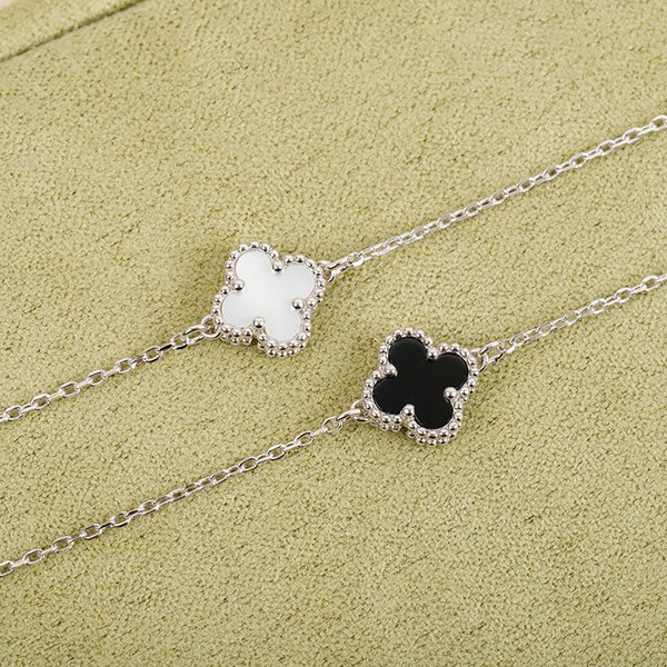 Van Cleef & Arpels bracelet replica, four-leaf clover pattern, two colors, val98555