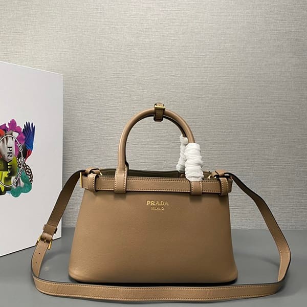 I definitely want it! Prada Belted Small Leather Handbag Replica pux99842