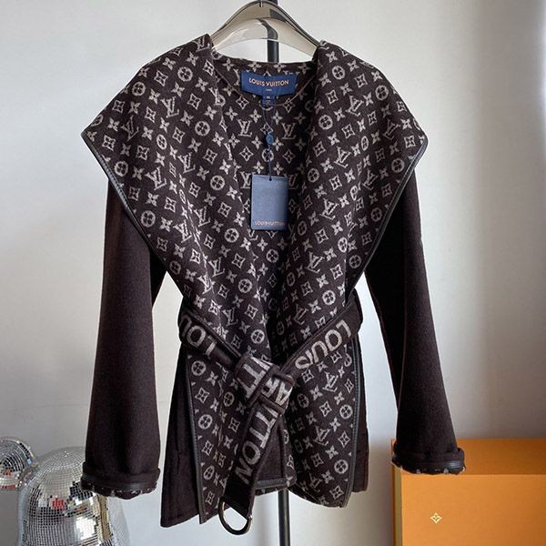 Very popular all over the world? Louis Vuitton double-breasted hooded coat replica vuk46464