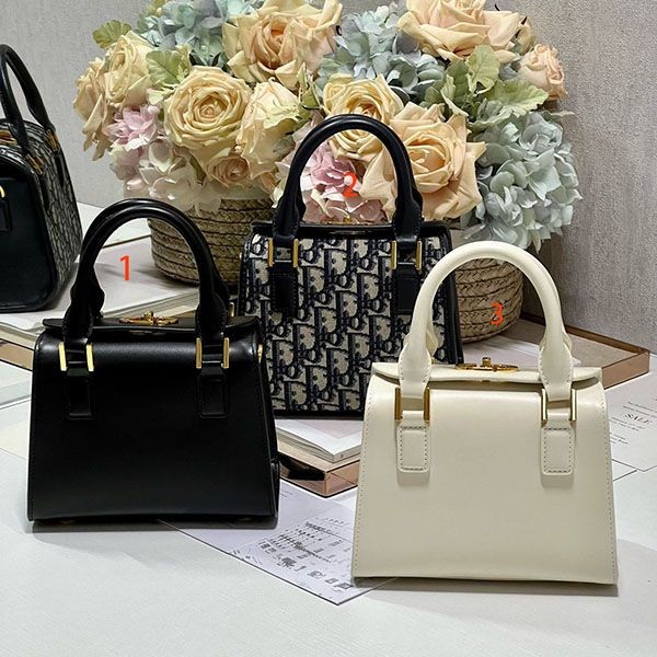 Attention ★ Dior small Boston bag M8671UBEQ